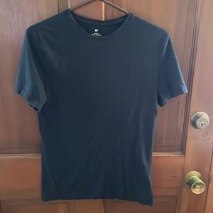 Men’s medium navy blue H&M short sleeve shirt. Like new